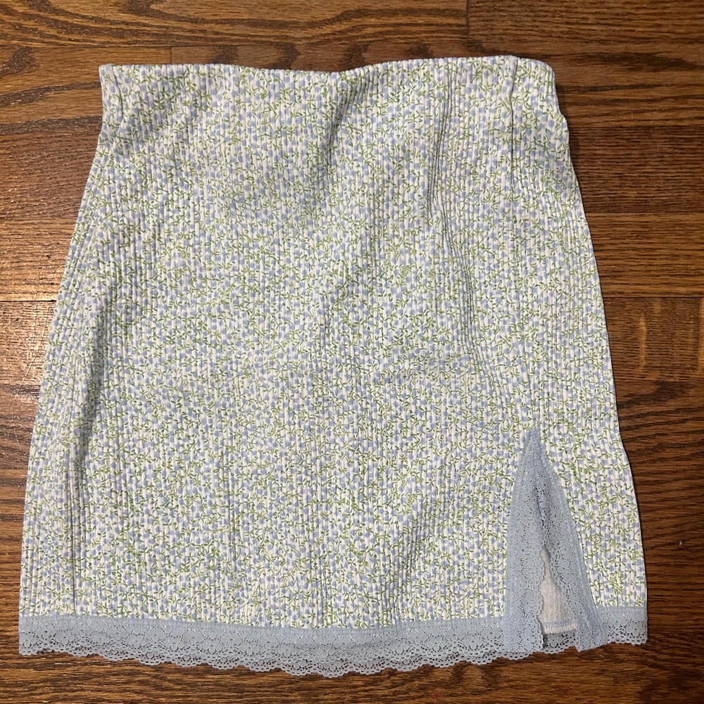 H&M Divided floral mini skirt